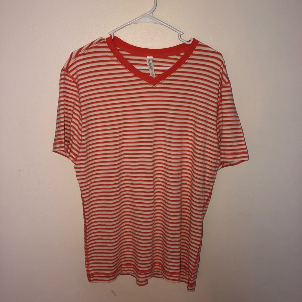 Men’s Lululemon V Neck Short Sleeve Top